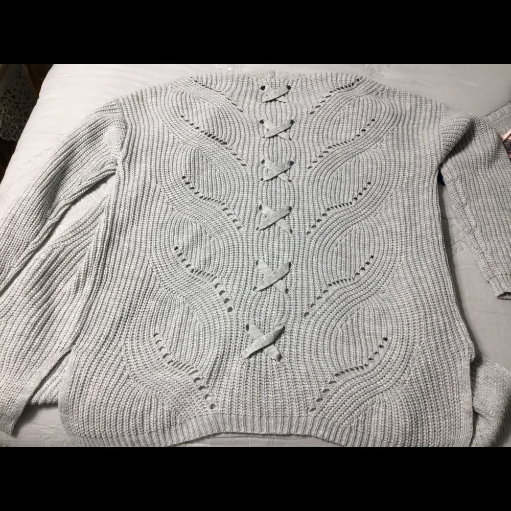 Signature Studio Open Front/Braided Back S… - Picture 7 of 8